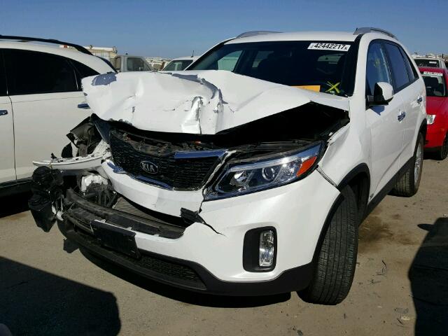 5XYKTDA63EG481924 - 2014 KIA SORENTO LX WHITE photo 2