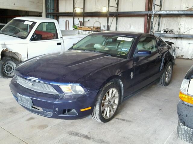 1ZVBP8AN4A5147162 - 2010 FORD MUSTANG BLUE photo 2