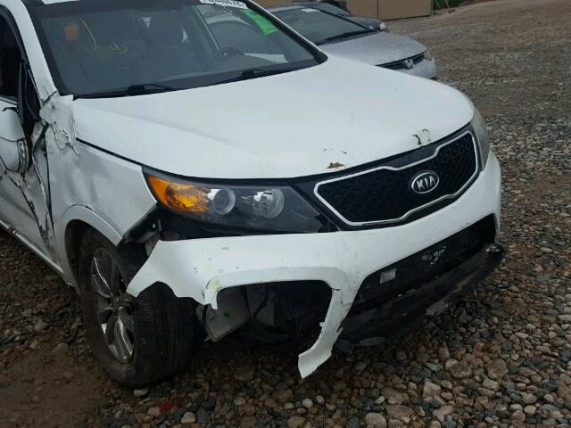 5XYKW4A27BG094972 - 2011 KIA SORENTO SX WHITE photo 9