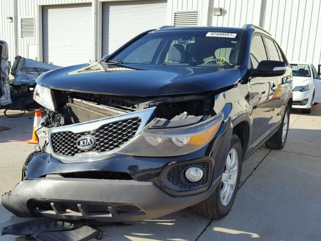 5XYKT3A19BG064415 - 2011 KIA SORENTO BLACK photo 2