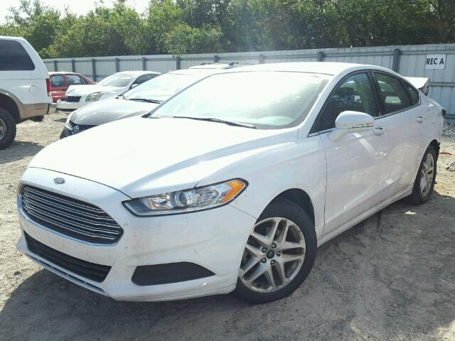 1FA6P0H75F5127562 - 2015 FORD FUSION SE WHITE photo 2