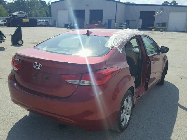 5NPDH4AE4DH360179 - 2013 HYUNDAI ELANTRA RED photo 4