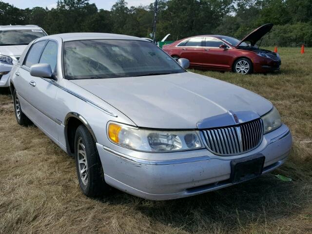 1LNHM82W0YY810325 - 2000 LINCOLN TOWN CAR S SILVER photo 1