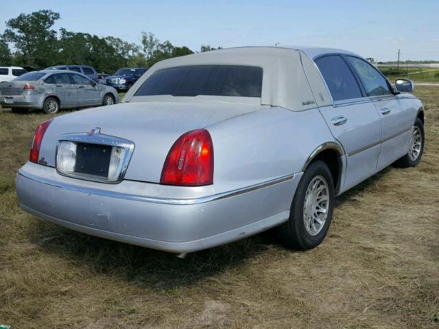 1LNHM82W0YY810325 - 2000 LINCOLN TOWN CAR S SILVER photo 4