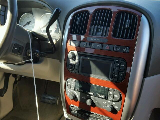 2C4GP64L95R227430 - 2005 CHRYSLER TOWN & COU BLACK photo 10