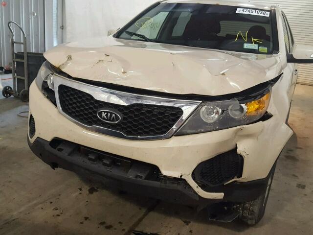 5XYKTCA10BG140314 - 2011 KIA SORENTO BA CREAM photo 9