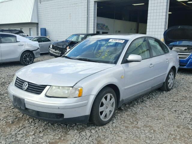 WVWMD63B8XE418969 - 1999 VOLKSWAGEN PASSAT SILVER photo 2