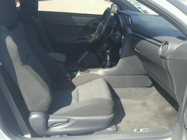 JTKJF5C74B3020402 - 2011 TOYOTA SCION TC 白色 照片 5