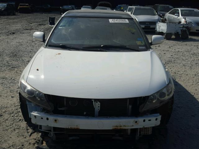 JTKJF5C74B3020402 - 2011 TOYOTA SCION TC 白色 照片 9