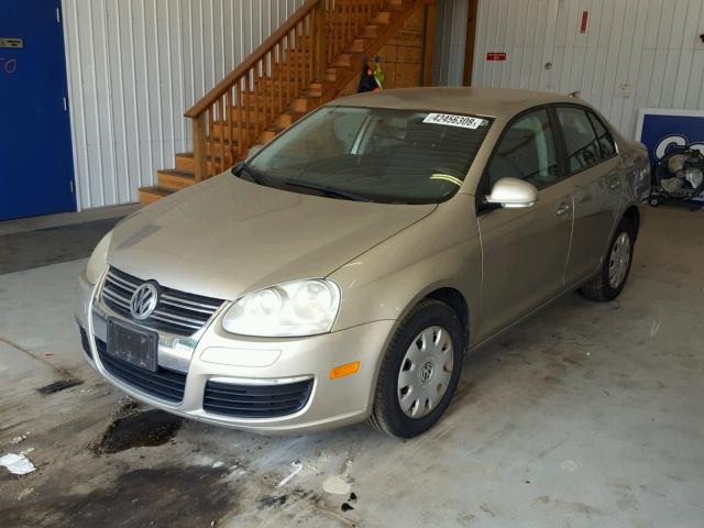 3VWPF71KX5M620992 - 2005 VOLKSWAGEN NEW JETTA SILVER photo 2