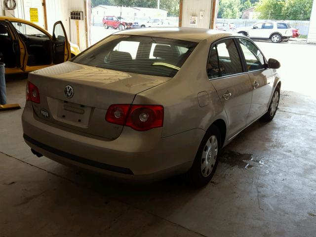 3VWPF71KX5M620992 - 2005 VOLKSWAGEN NEW JETTA SILVER photo 4