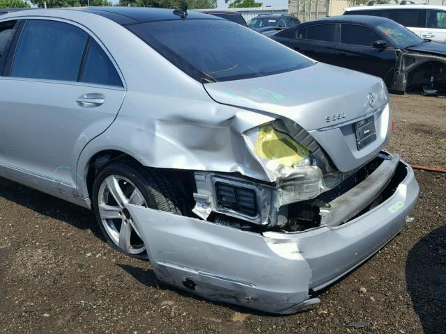 WDDNG7DB1CA442246 - 2012 MERCEDES-BENZ S 550 SILVER photo 9