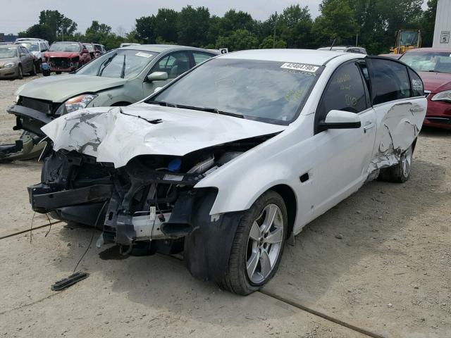 6G2EC57Y59L204320 - 2009 PONTIAC G8 GT WHITE photo 2