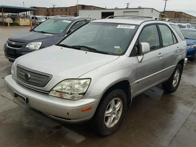 JTJGF10U110104369 - 2001 LEXUS RX SILVER photo 2