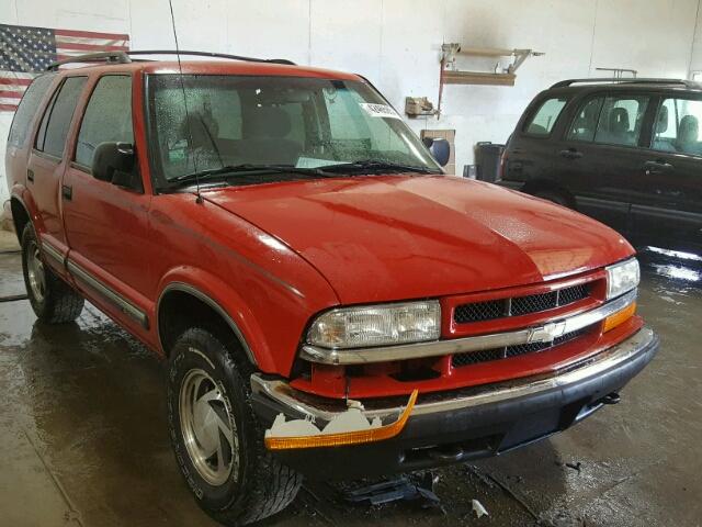 1GNDT13W01K242508 - 2001 CHEVROLET BLAZER RED photo 1