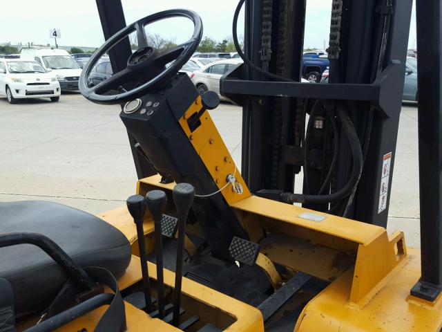 37W08831 - 1995 CATERPILLAR FORKLIFT YELLOW photo 5