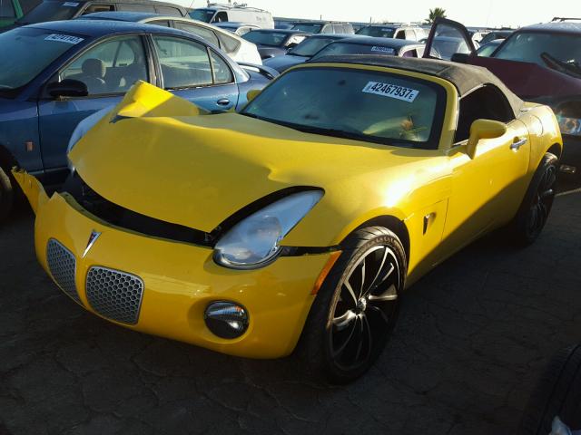 1G2MB35B77Y113564 - 2007 PONTIAC SOLSTICE YELLOW photo 2