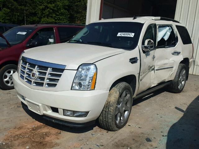 1GYS4CEF7BR162180 - 2011 CADILLAC ESCALADE P WHITE photo 2