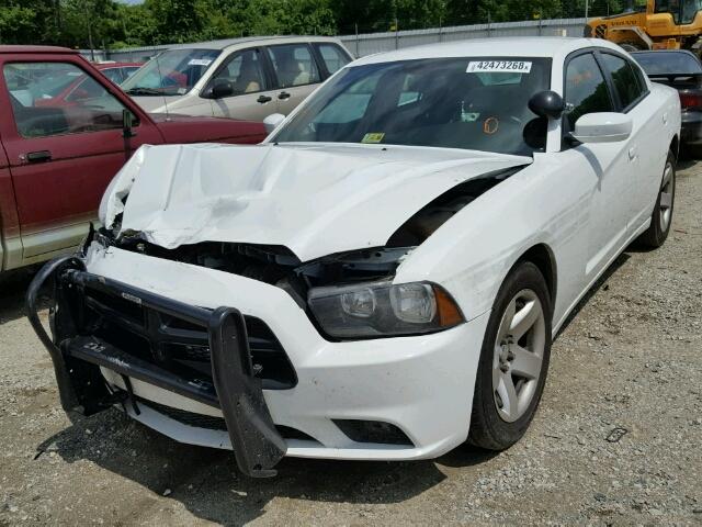 2C3CDXAT4DH721818 - 2013 DODGE CHARGER PO WHITE photo 2