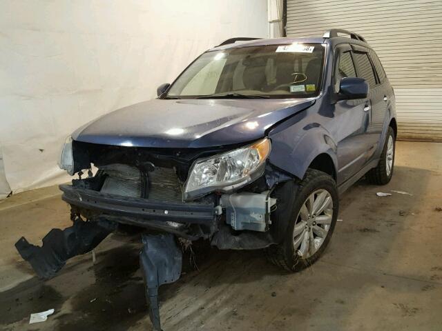 JF2SHADC8DH409755 - 2013 SUBARU FORESTER 2 BLUE photo 2
