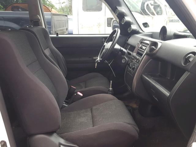 JTLKT334X40152913 - 2004 TOYOTA SCION XB Zweifarbig Foto 5