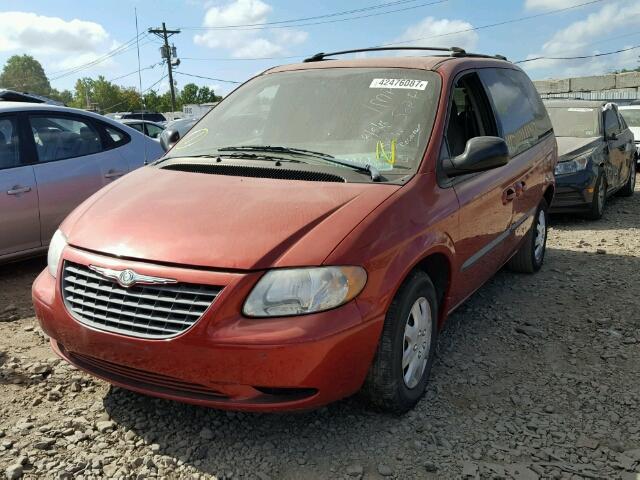 1C4GJ45393B211857 - 2003 CHRYSLER VOYAGER LX RED photo 2