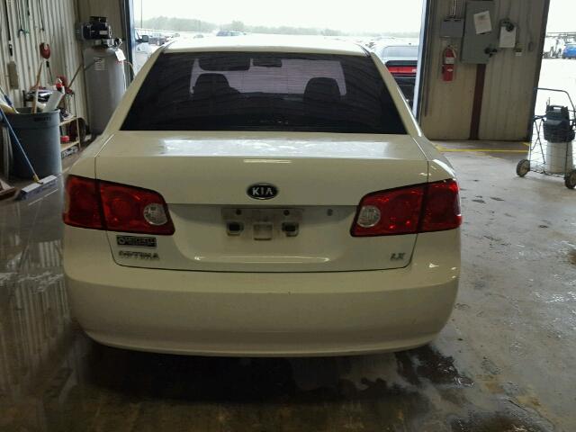 KNAGE123885199422 - 2008 KIA OPTIMA LX WHITE photo 10