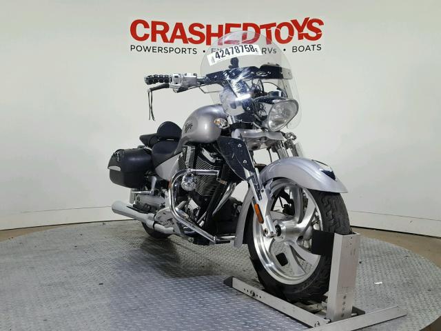 5VPCD26D373004481 - 2007 VICTORY MOTORCYCLES KINGPIN ვერცხლისფერი ფოტო 2
