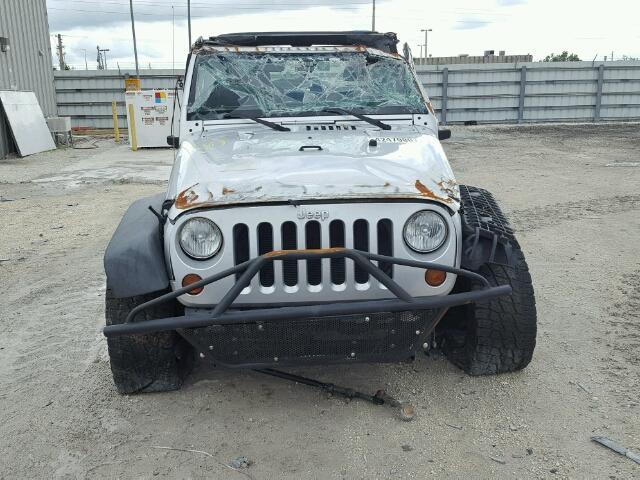 1J4AA2D12BL630999 - 2011 JEEP WRANGLER SILVER photo 10