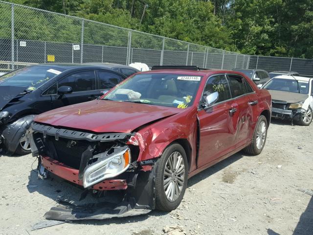 2C3CCAKT3DH683318 - 2013 CHRYSLER 300C RED photo 2