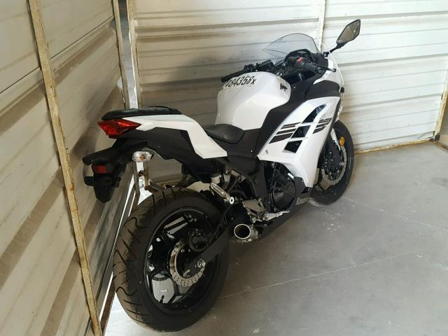 JKAEX8A10HDA33024 - 2017 KAWASAKI EX300 A WHITE photo 4