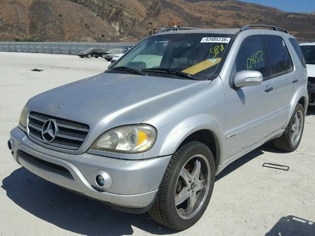 4JGAB75E02A314672 - 2002 MERCEDES-BENZ ML 500 SILVER photo 2