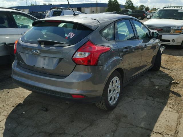 1FAHP3K20CL278209 - 2012 FORD FOCUS SE GRAY photo 4