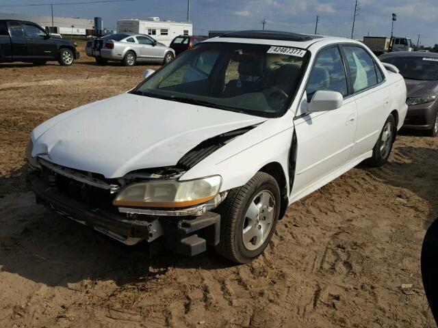 1HGCG16571A069010 - 2001 HONDA ACCORD WHITE photo 2