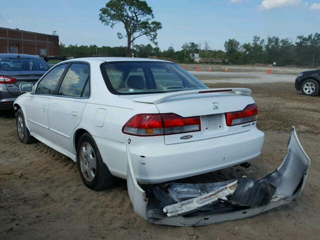 1HGCG16571A069010 - 2001 HONDA ACCORD WHITE photo 3