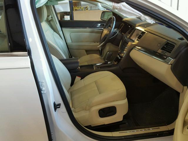 1LNHL9DK0DG605798 - 2013 LINCOLN MKS WHITE photo 5