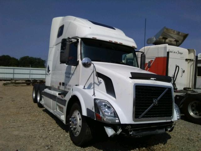 4V4NC9GH36N416430 - 2006 VOLVO VN VNL WHITE photo 1