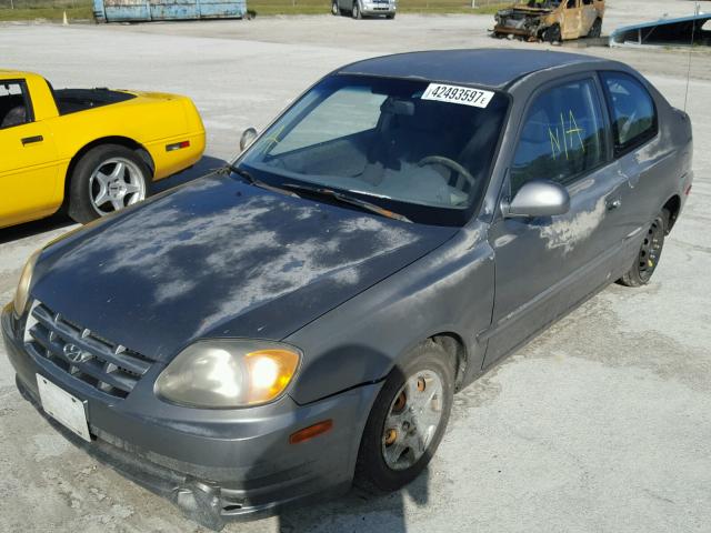 KMHCG35CX5U344878 - 2005 HYUNDAI ACCENT GS GRAY photo 2