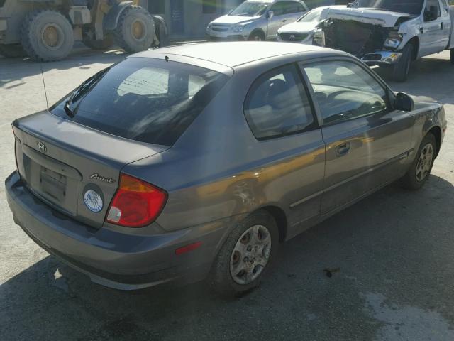 KMHCG35CX5U344878 - 2005 HYUNDAI ACCENT GS GRAY photo 4