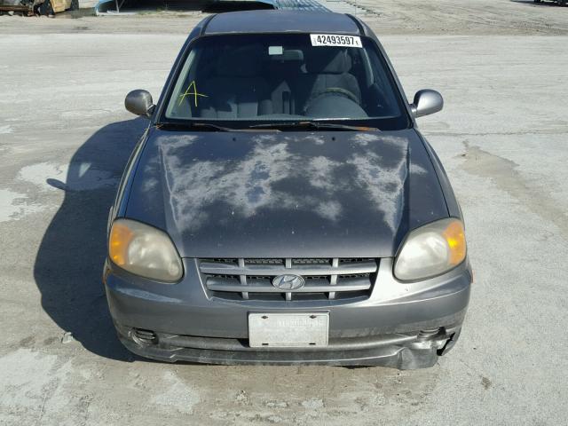 KMHCG35CX5U344878 - 2005 HYUNDAI ACCENT GS GRAY photo 9