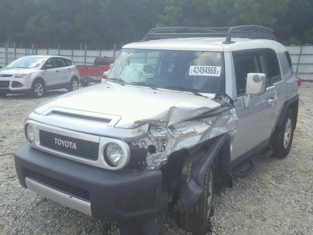 JTEZU11F870018496 - 2007 TOYOTA FJ CRUISER SILVER photo 2