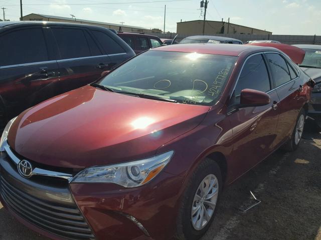 4T1BF1FKXGU575212 - 2016 TOYOTA CAMRY LE RED photo 2