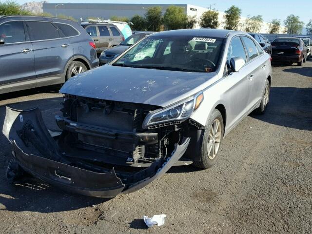 5NPE24AF0FH156982 - 2015 HYUNDAI SONATA SE ვერცხლისფერი ფოტო 2