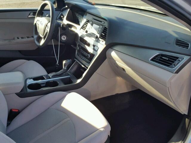 5NPE24AF0FH156982 - 2015 HYUNDAI SONATA SE ვერცხლისფერი ფოტო 5