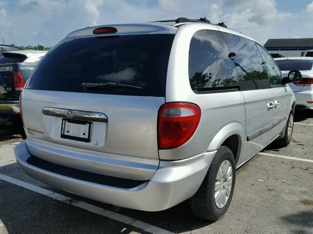 1C4GP45R85B352408 - 2005 CHRYSLER TOWN & COU GRAY photo 4