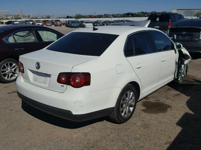 3VWRZ7AJ3AM069158 - 2010 VOLKSWAGEN JETTA SE 白色 照片 4