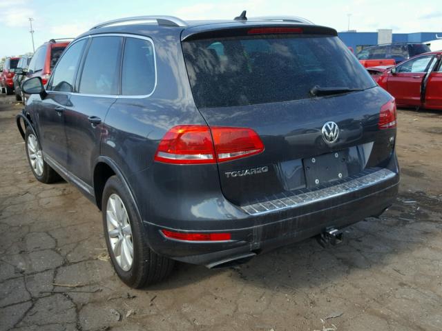 WVGFF9BP2BD002539 - 2011 VOLKSWAGEN TOUAREG GRAY photo 3