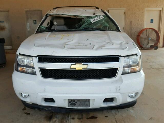 1GNSKBE07BR215033 - 2011 CHEVROLET TAHOE K150 WHITE photo 10