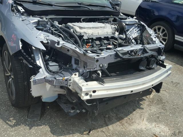 19UUB2F35GA006097 - 2016 ACURA TLX SILVER photo 9