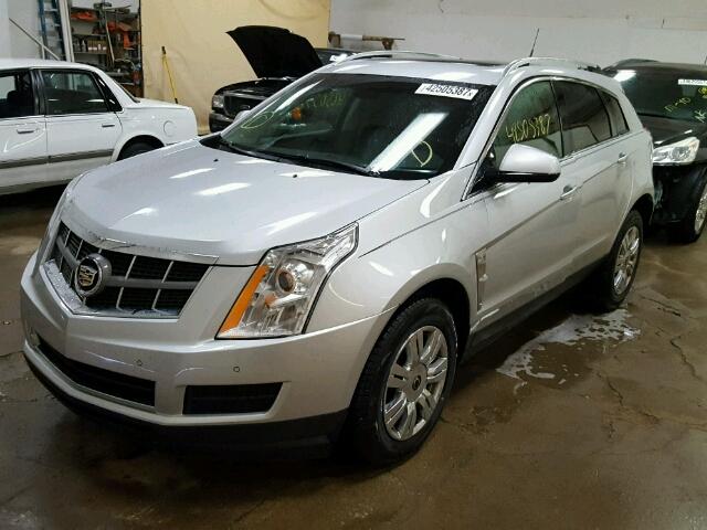 3GYFNAEY0AS622540 - 2010 CADILLAC SRX LUXURY SILVER photo 2